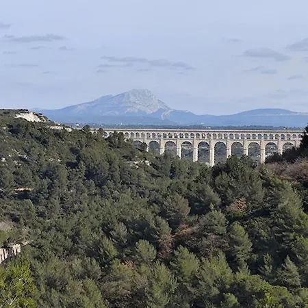 Des Roches A 15mn Airport Marseille *